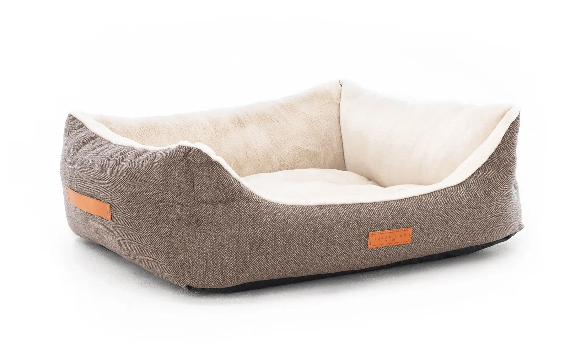 “Lincoln” Herringbone Nest Dog Bed – by Ralph & Co - Memoriex