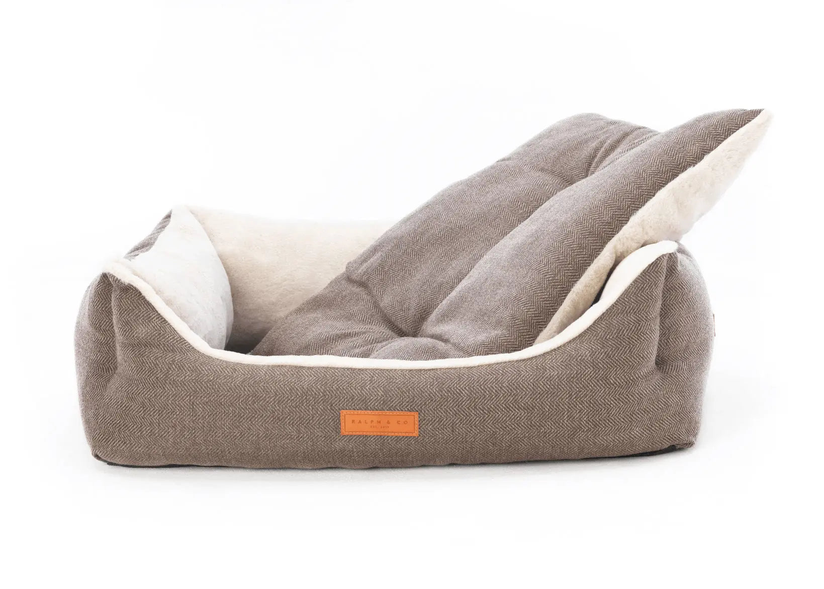 “Lincoln” Herringbone Nest Dog Bed – by Ralph & Co - Memoriex