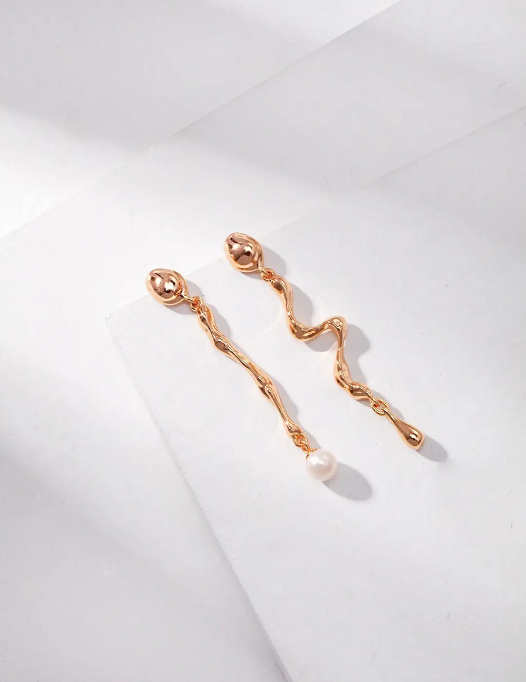 Long Wavy Drop Pearl Asymmetrical Earrings-3