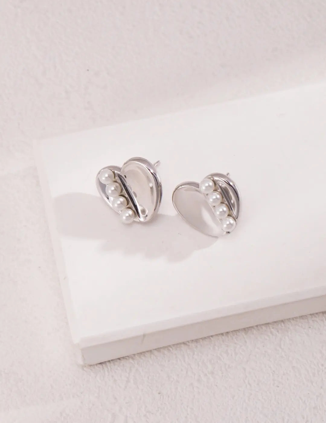 Love Pearl Stud Earrings-3