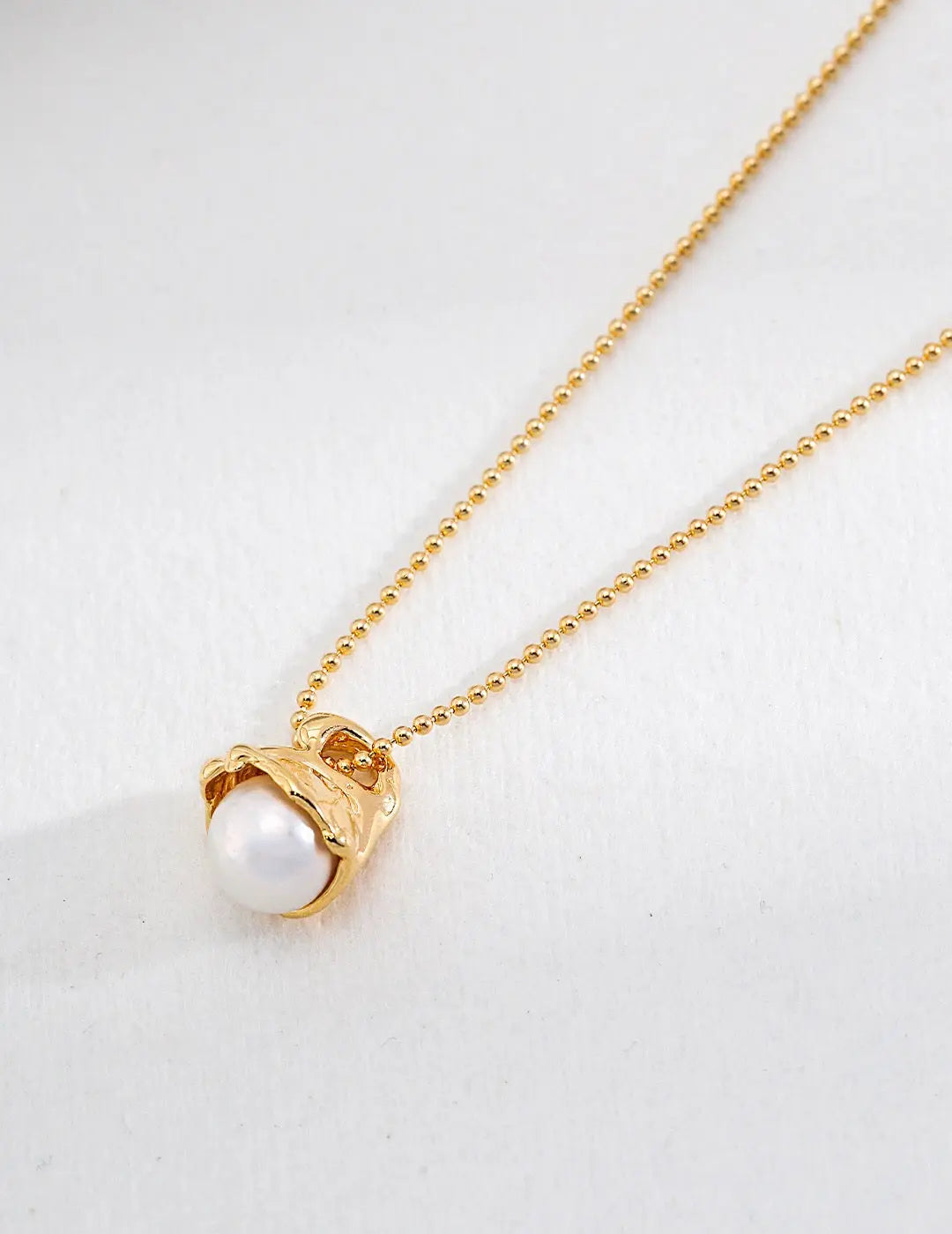 MInimalist Round Pearl Pendant Necklace-0