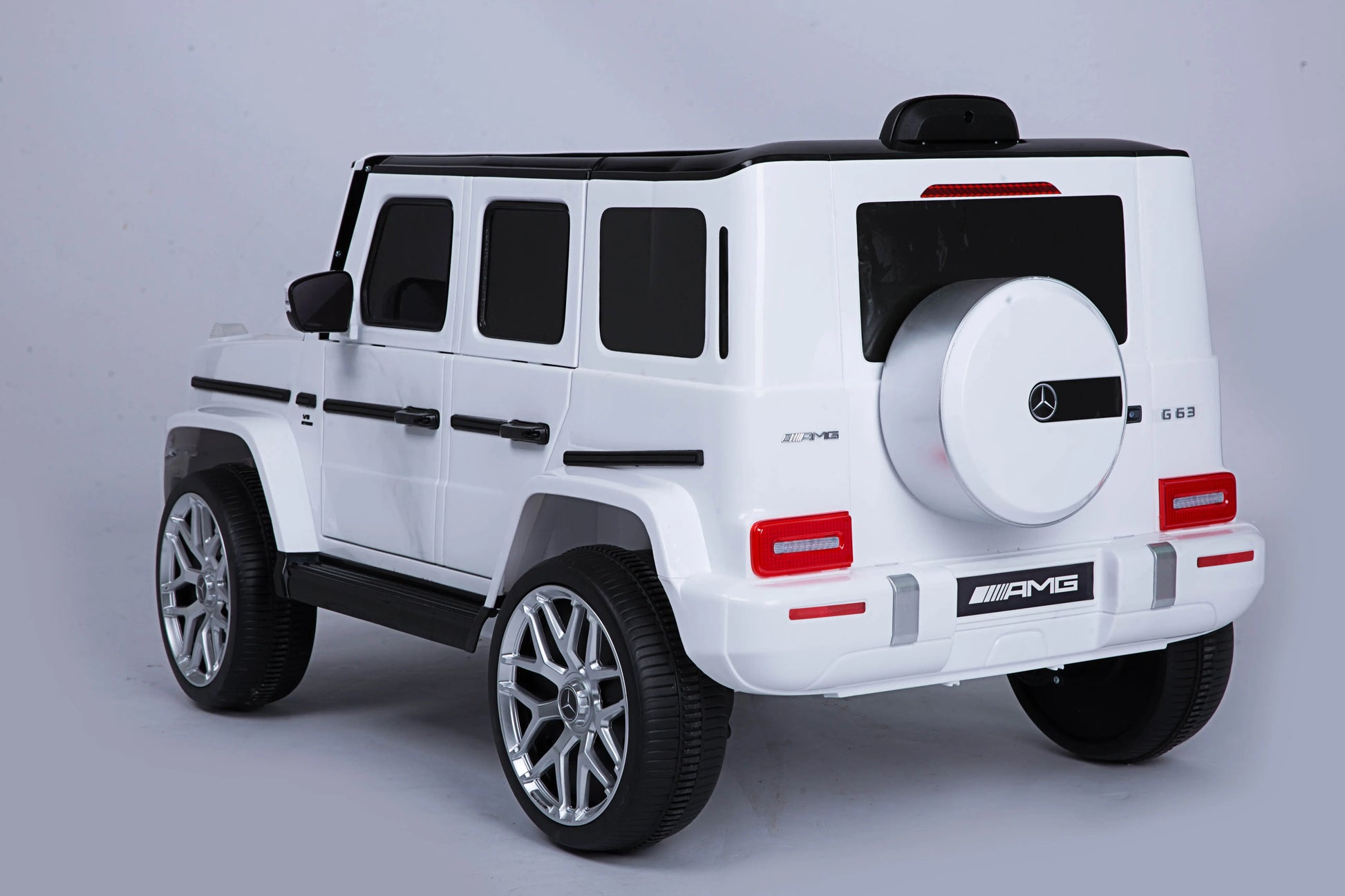 Mercedes Benz G63 Children's Electric Vehicle with Remote Control 12V Music, Horn, Spring Suspension, Safety Lock and License - Memoriex 