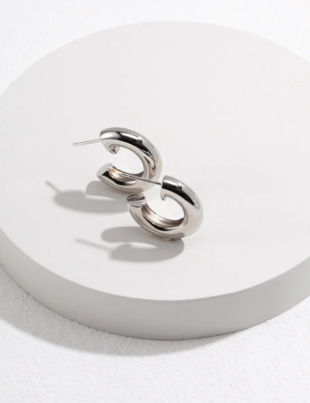 Minimalist Chunky Hoop Earrings-1