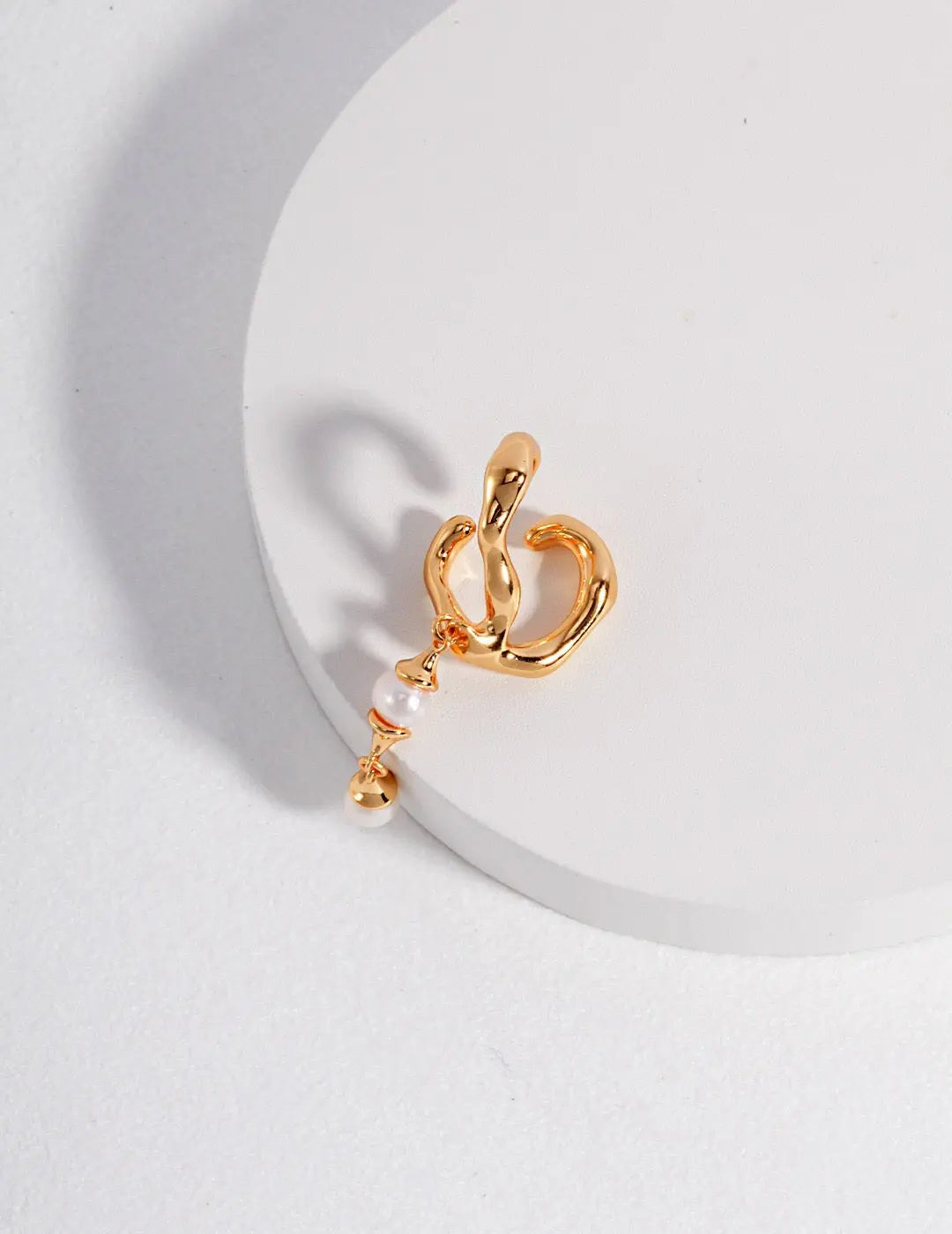 Minimalist Irregular Pearl Ear Cuff-2