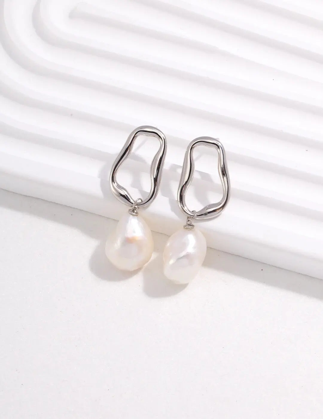 Minimalist Pearl Dangle Earrings-1