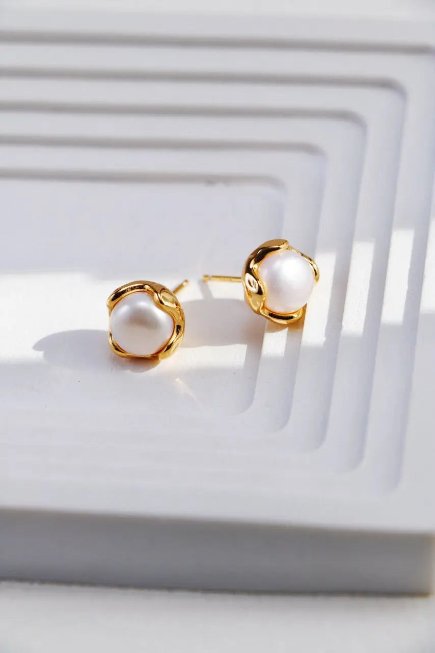 Minimalist Pearl Stud Earrings-1