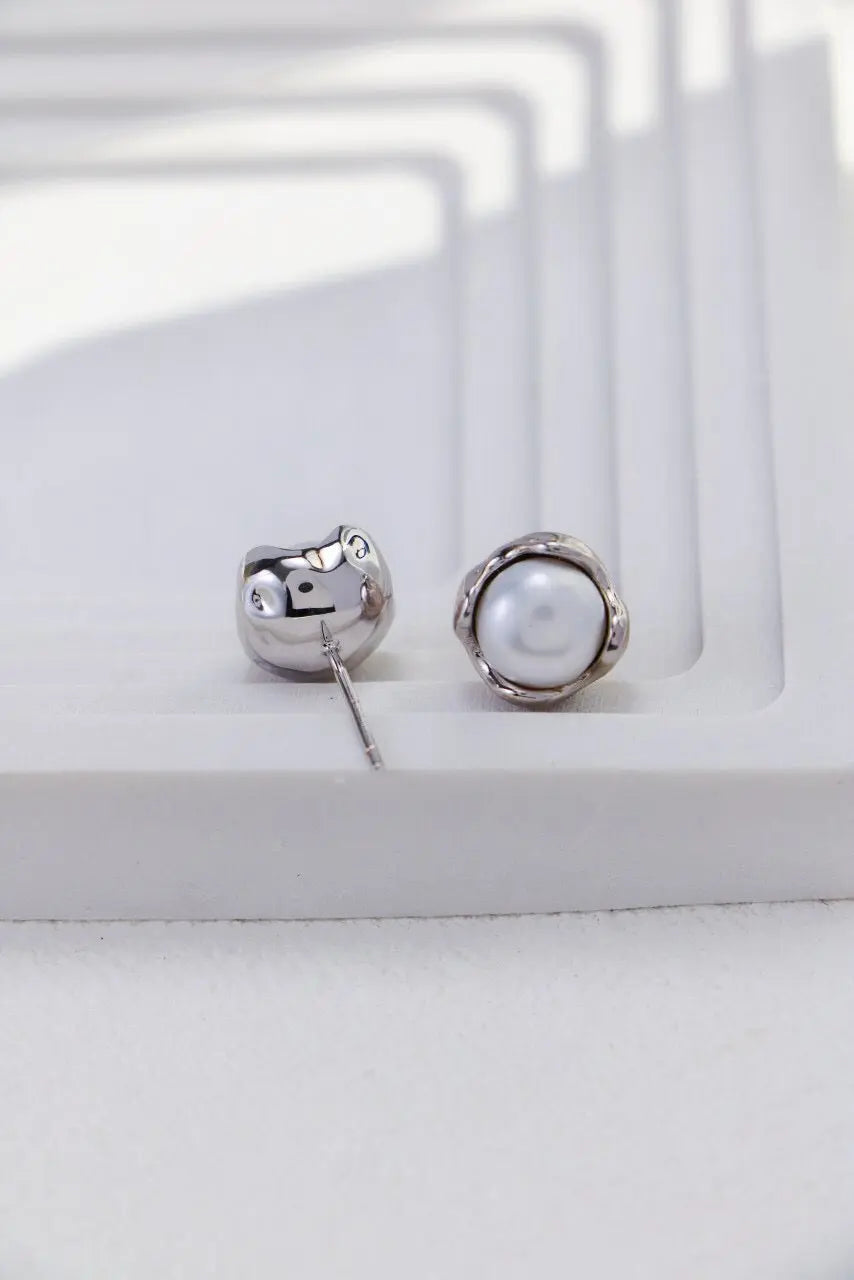 Minimalist Pearl Stud Earrings-3