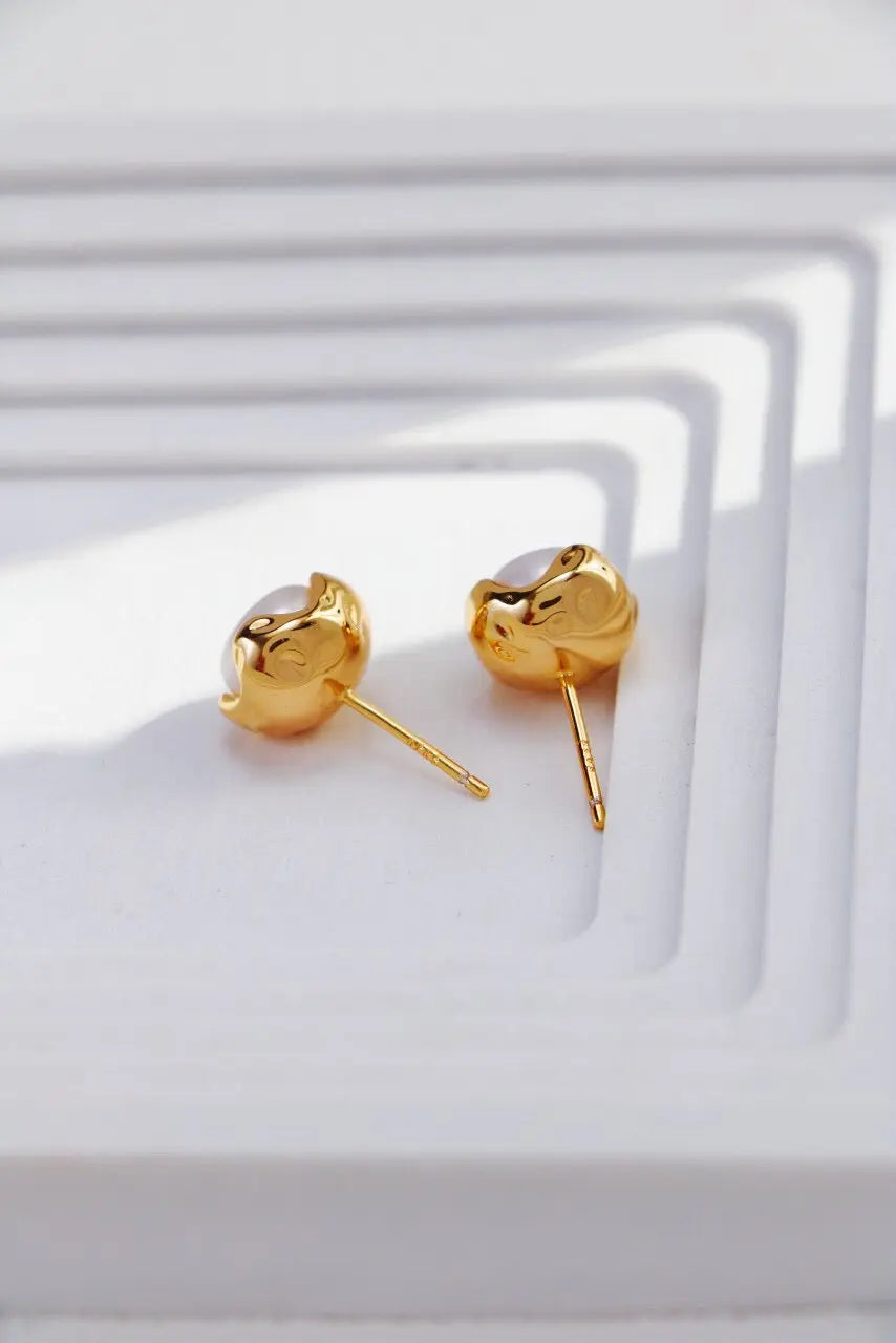 Minimalist Pearl Stud Earrings-4