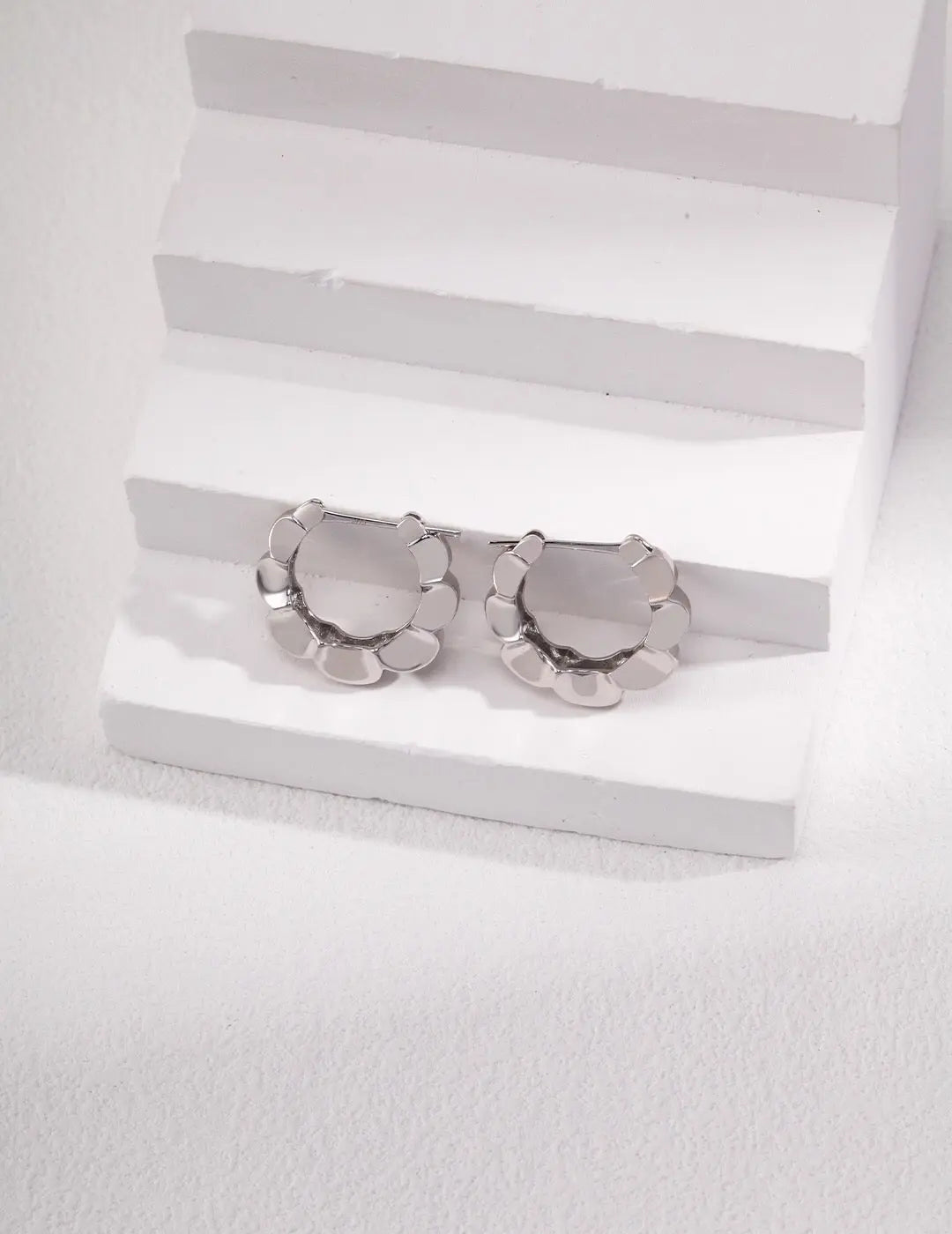 Minimalist Petal Hoop Earrings-1