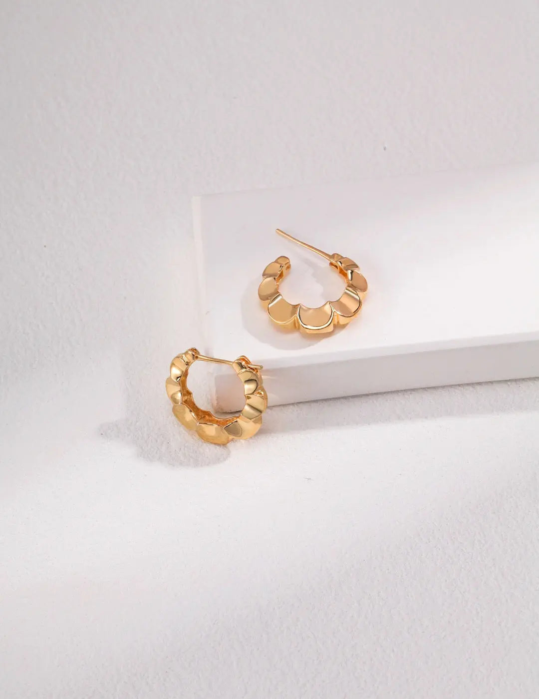 Minimalist Petal Hoop Earrings-2