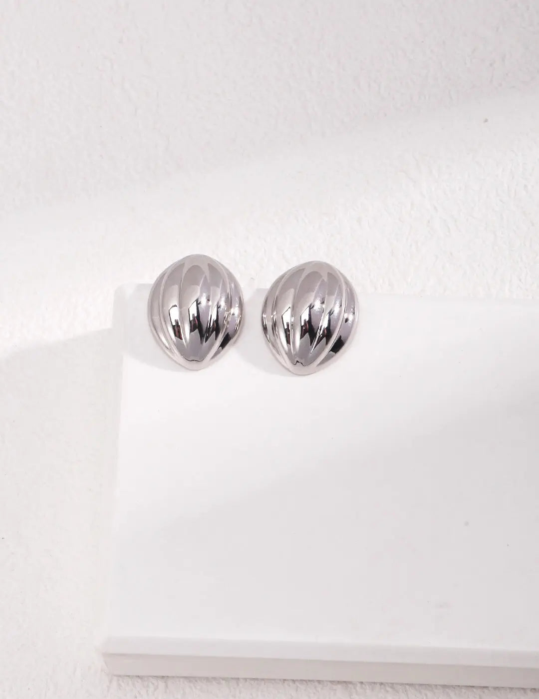 Minimalist Striped Oval Earrings-1