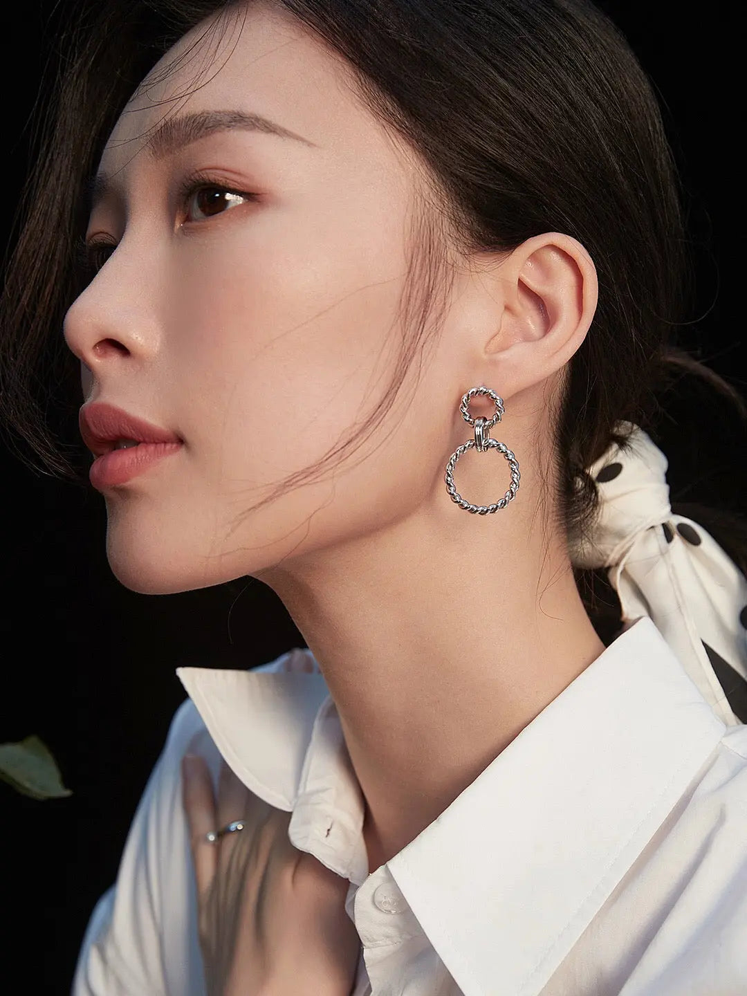 Minimalist Twist of Elegance Hoop Earrings-5