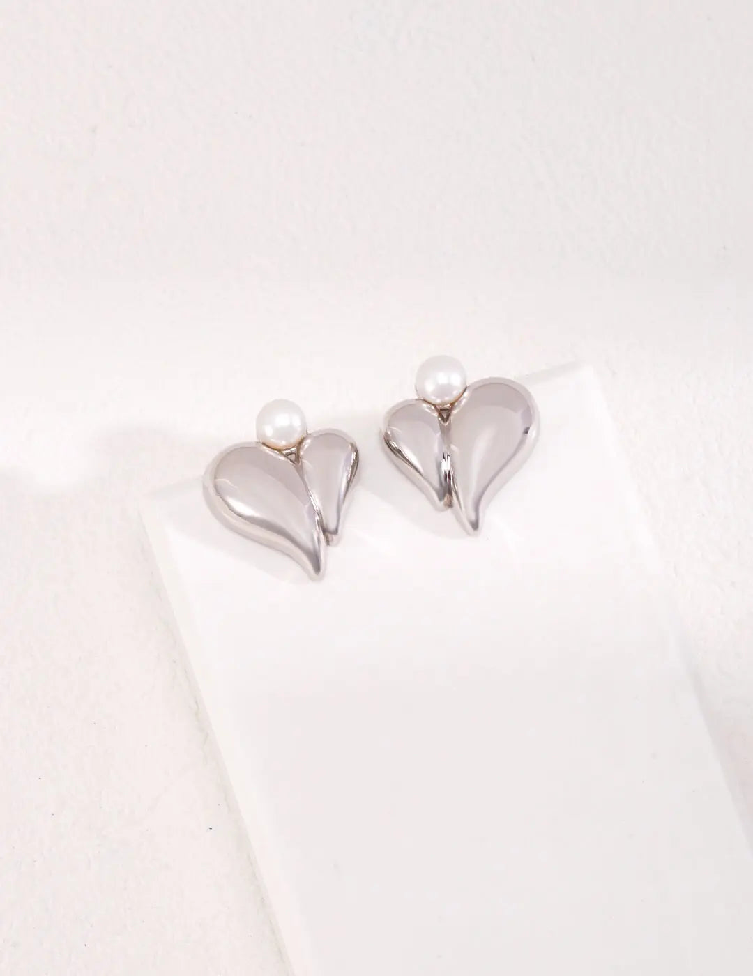 Natural Pearl Heart Stud - Memoriex