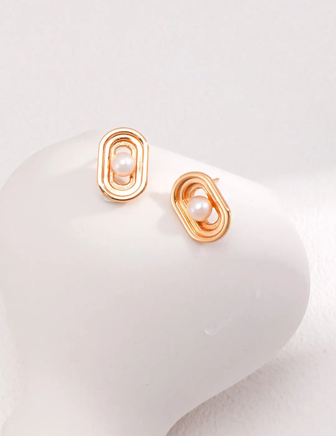 Oval Hollow Pearl Stud Earrings-1