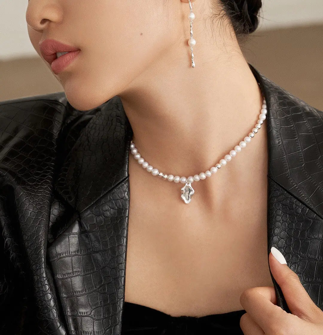 Pearl Necklace With Delicate Pendant-4