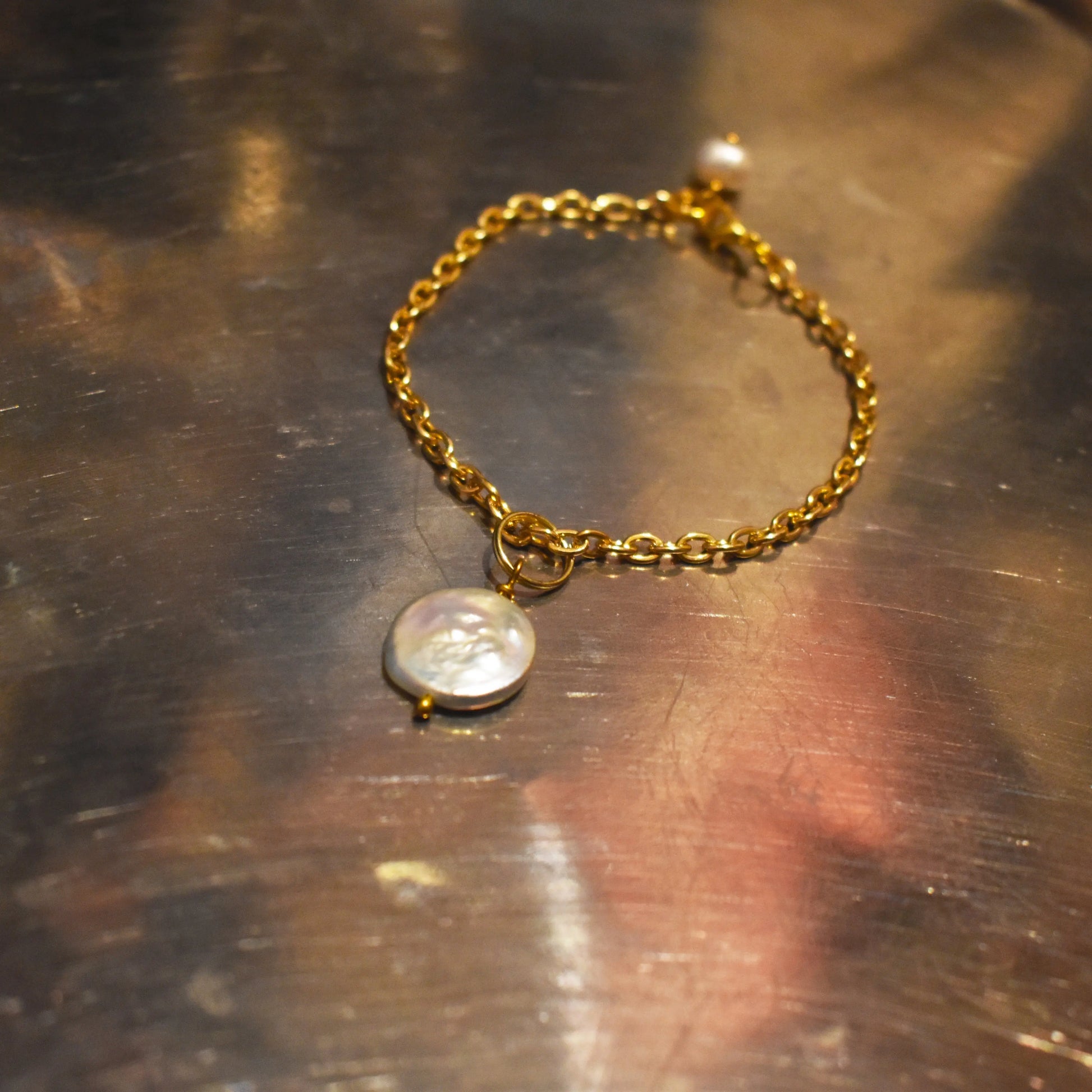 Pearl adjustable bracelet or anklet on gold plated chain - Memoriex