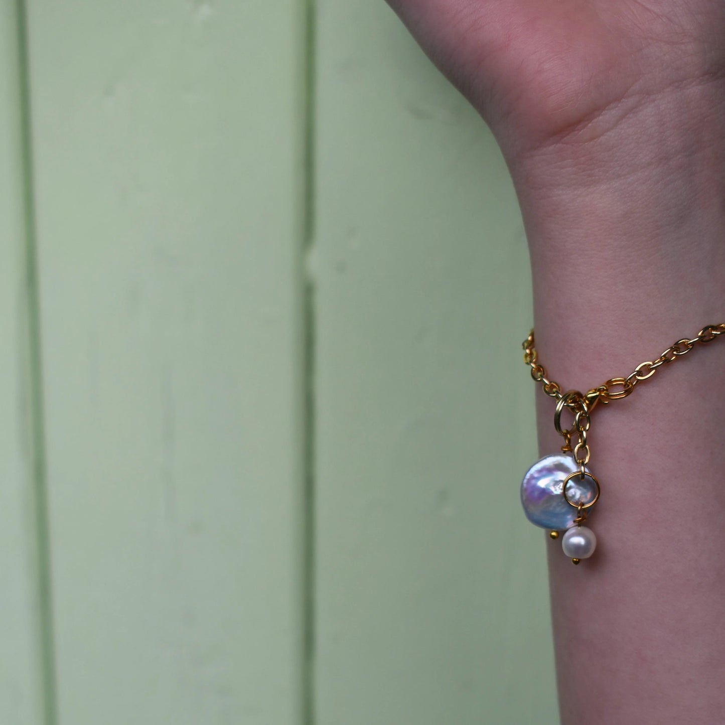 Pearl adjustable bracelet or anklet on gold plated chain - Memoriex