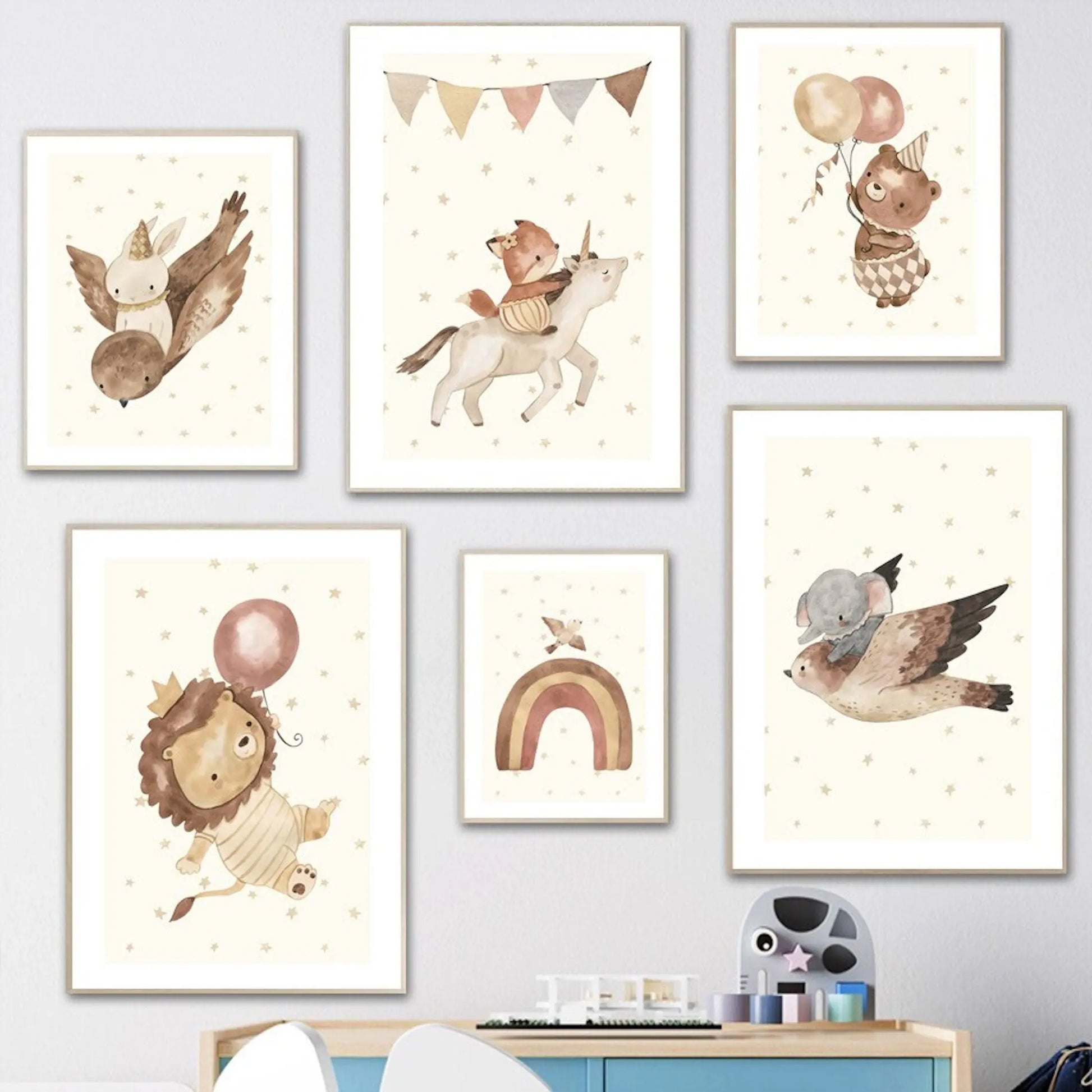 Poster Babyzimmer Bilder Löwe und Bär mit Luftballons Regenbogen Elefant und Hase fliegt und Sternenhimmel als Deko Print ohne Rahmen-2