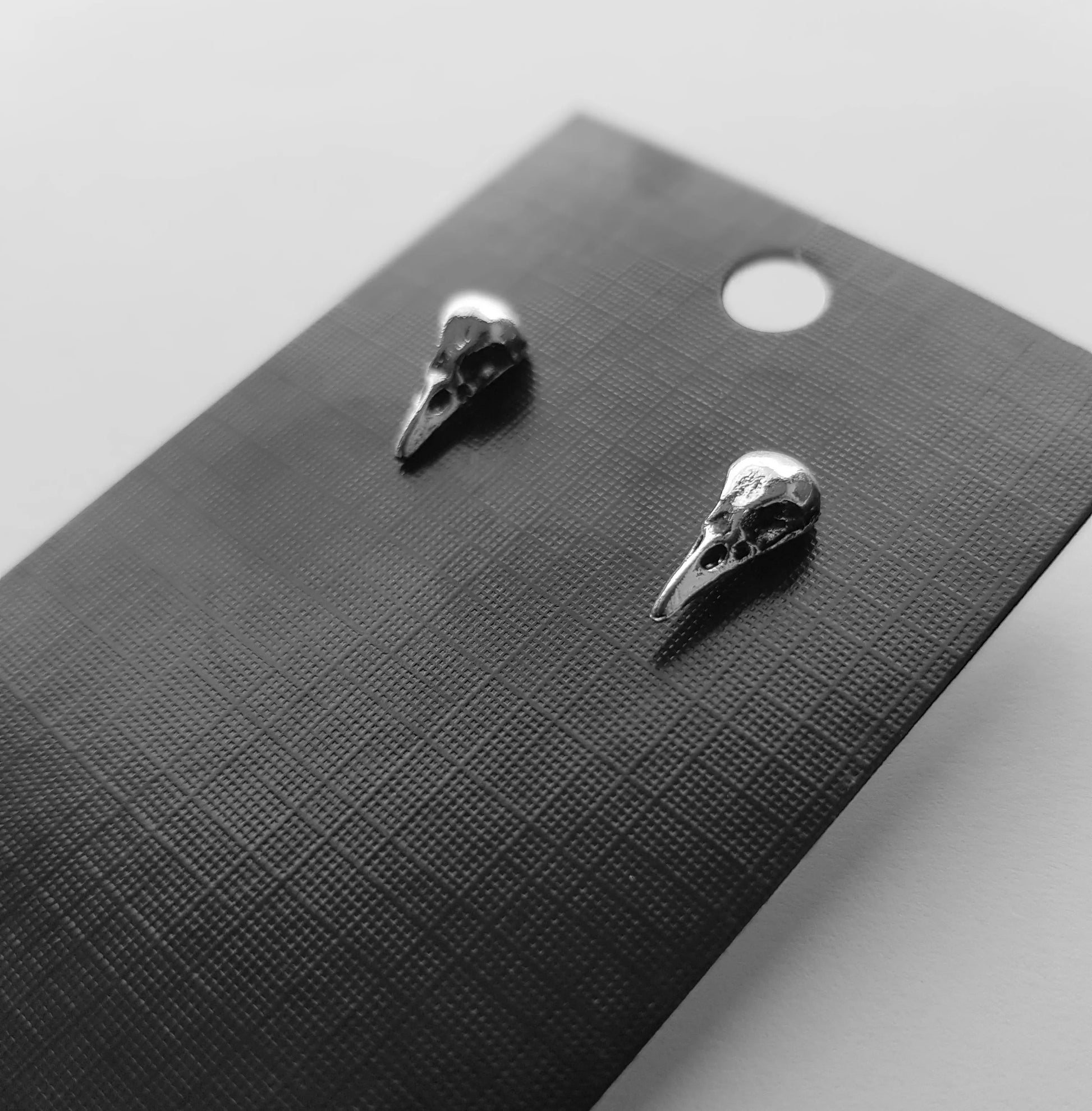 Ravenskull Stud Earrings - Memoriex