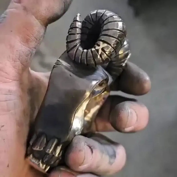 Retro - Luxury Sheep Horns Knuckle Ring: A Vintage Ram Horn Skull - inspired Knuckle Duster Ring, Ideal for Motorcyclists and Ro - Memoriex 