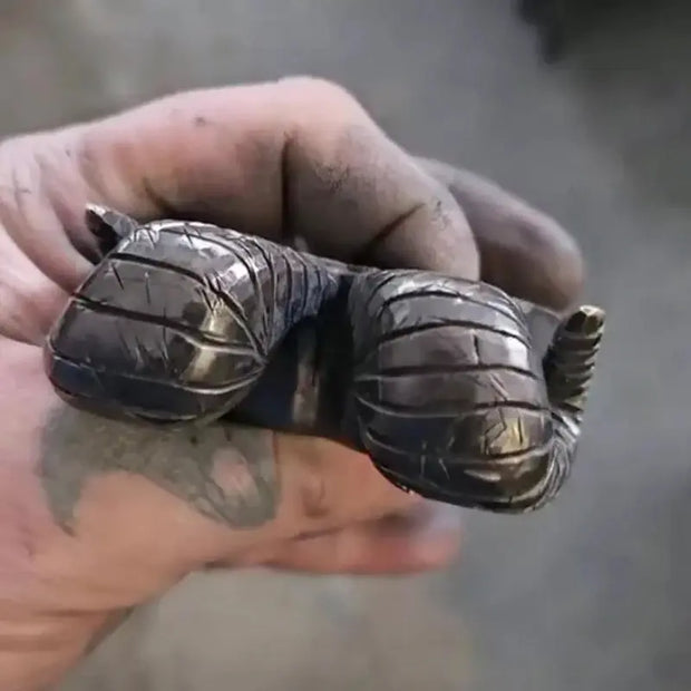 Retro - Luxury Sheep Horns Knuckle Ring: A Vintage Ram Horn Skull - inspired Knuckle Duster Ring, Ideal for Motorcyclists and Ro - Memoriex 