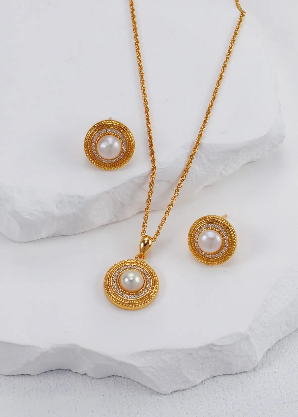 Round Zircon Pearl Necklace-1