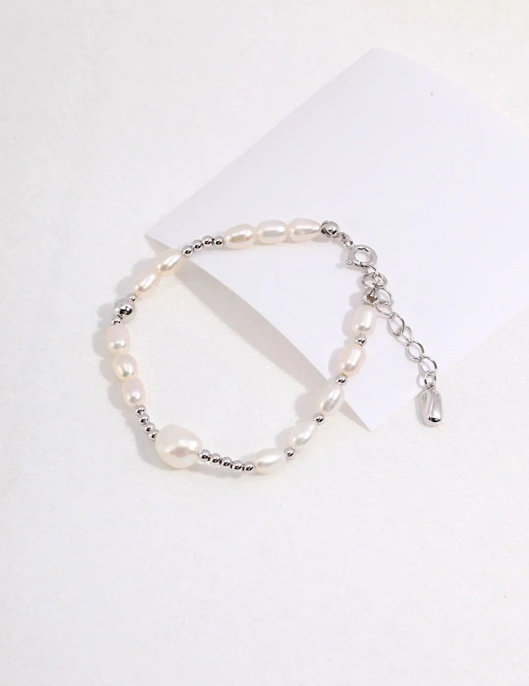 Simple Elegant Pearl Bracelet-1