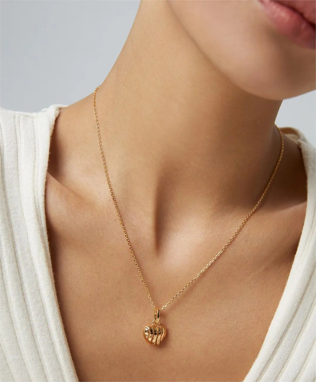 Simple Love Three-dimensional Hollow Necklace - Memoriex