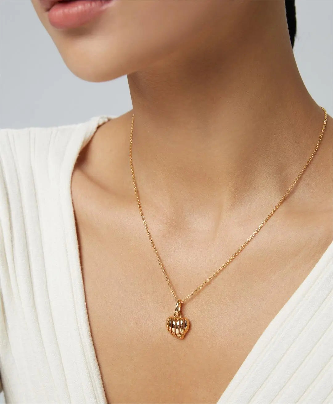 Simple Love Three-dimensional Hollow Necklace - Memoriex