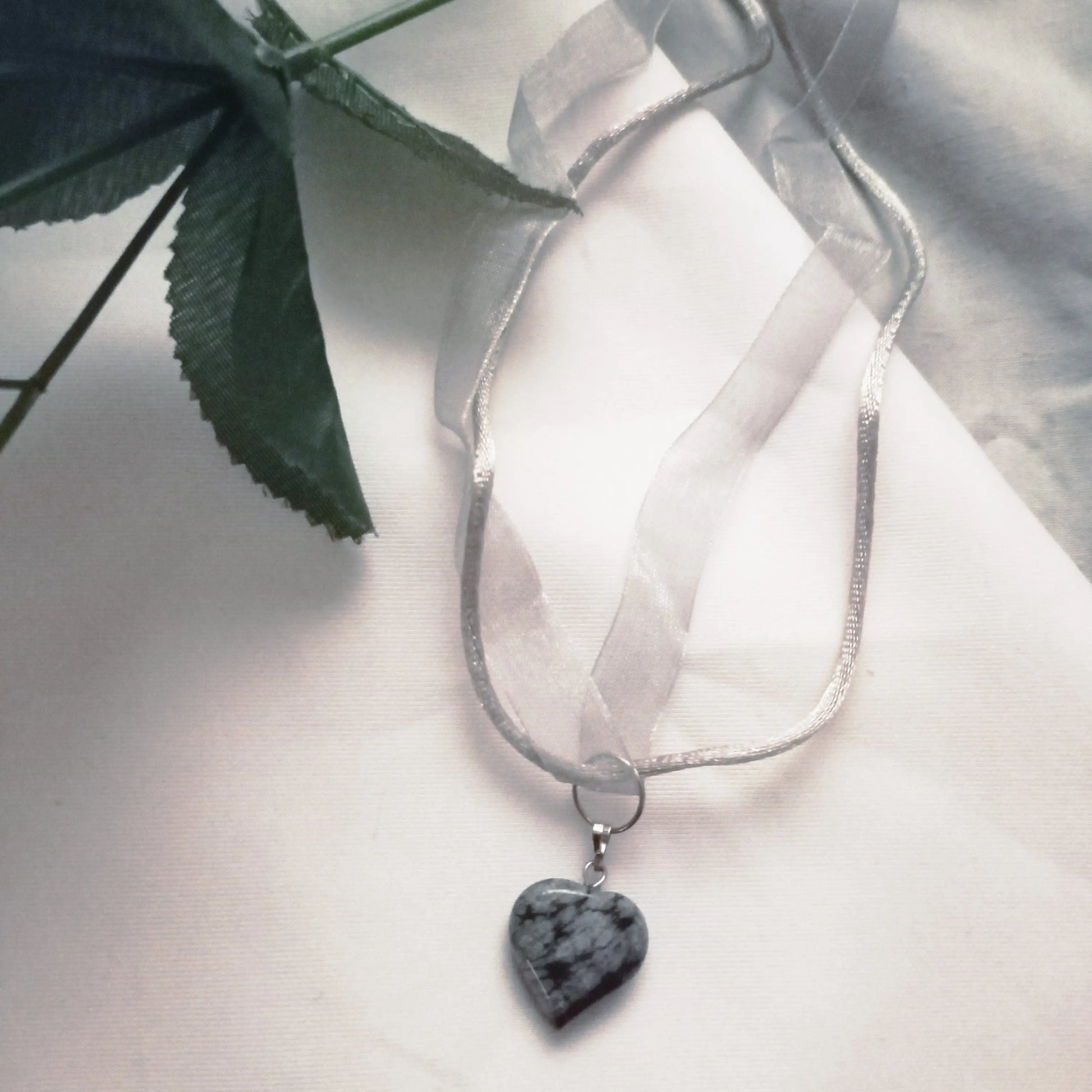 Snowflake Obsidian Heart Necklace - Memoriex