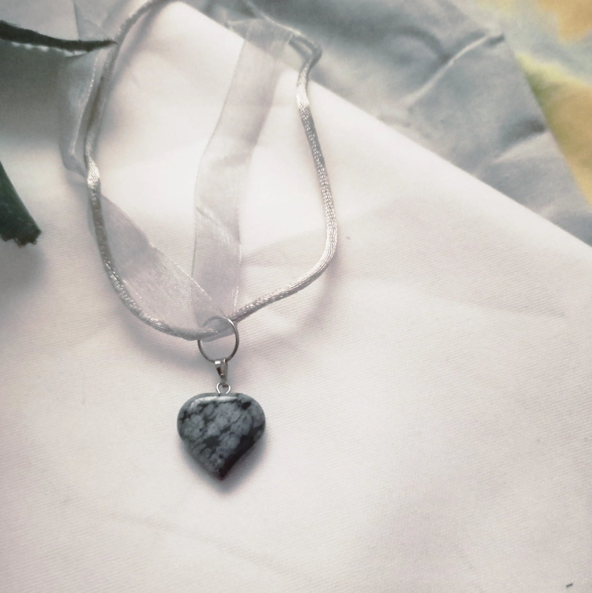 Snowflake Obsidian Heart Necklace - Memoriex