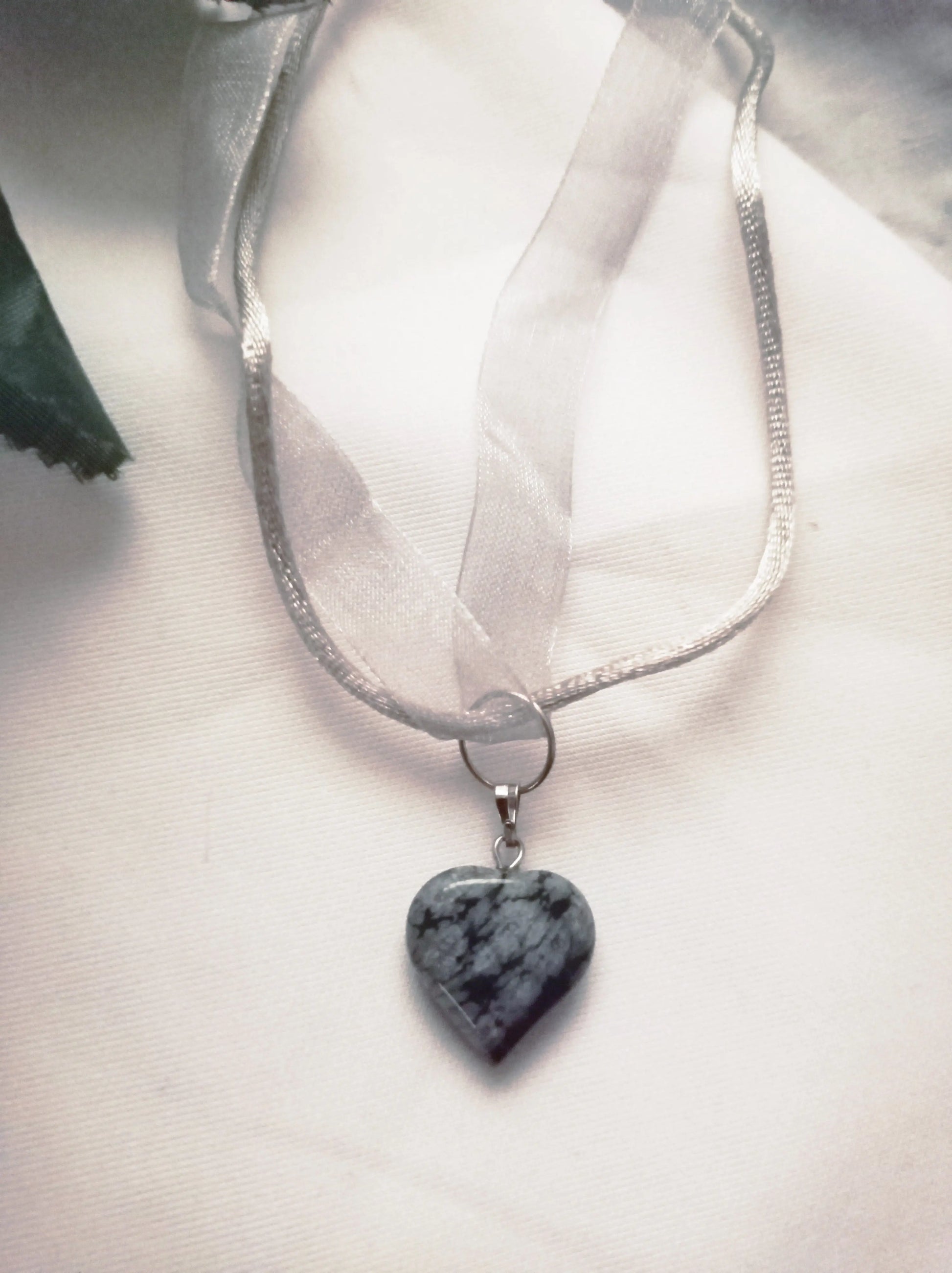 Snowflake Obsidian Heart Necklace - Memoriex