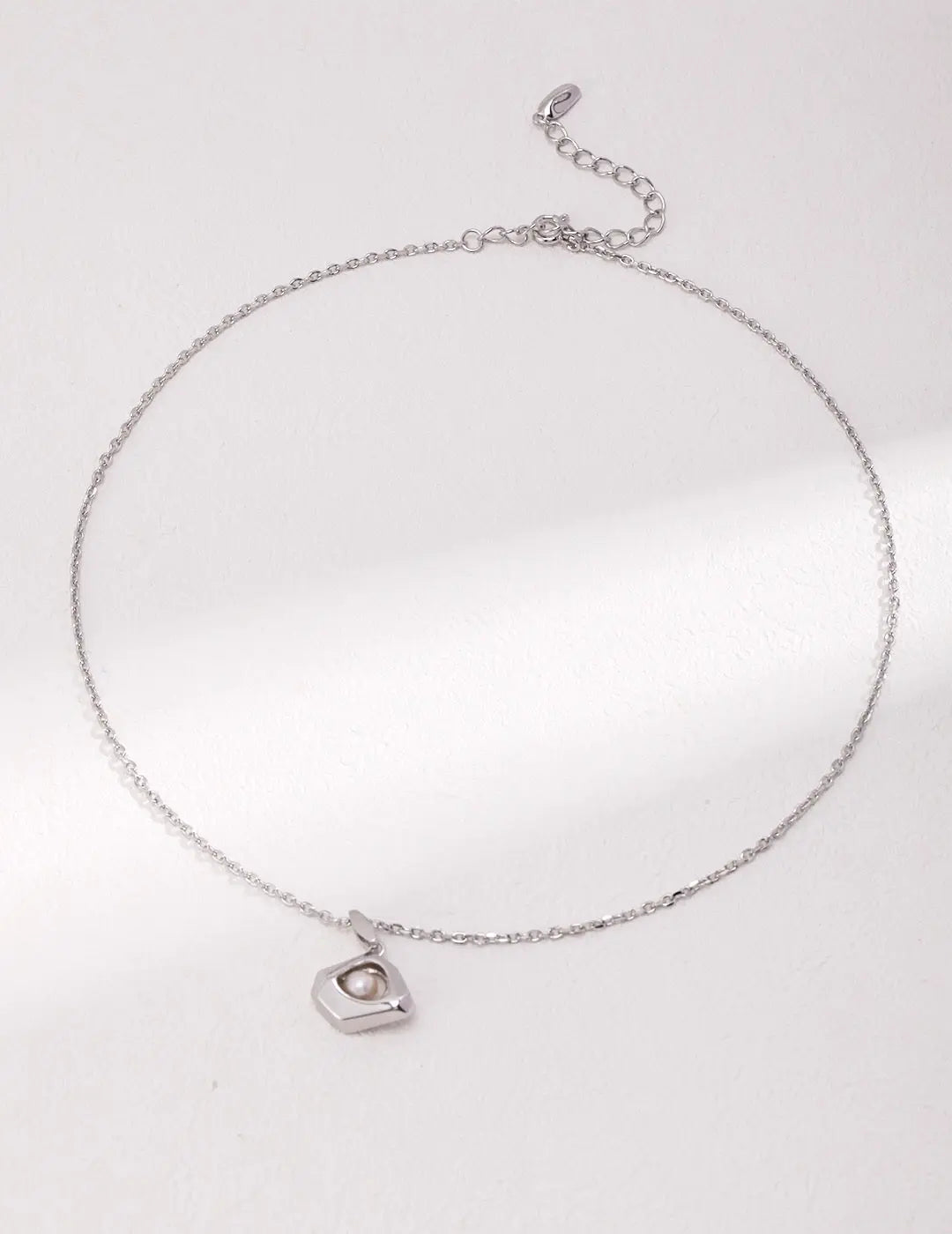 Special-shaped Hollow Pearl Necklace-1