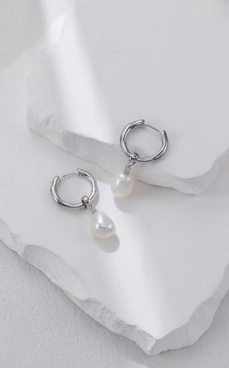 Teardrop-shaped Baroque Earrings - Memoriex 