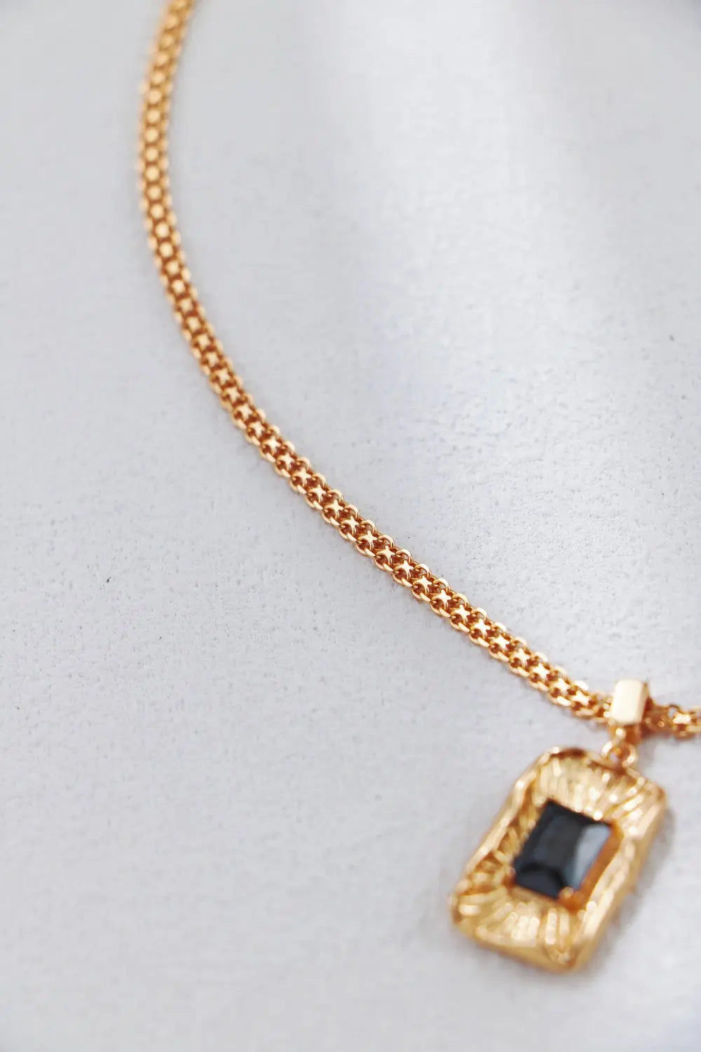 Textured Pattern Black Zircon Necklace - Memoriex 