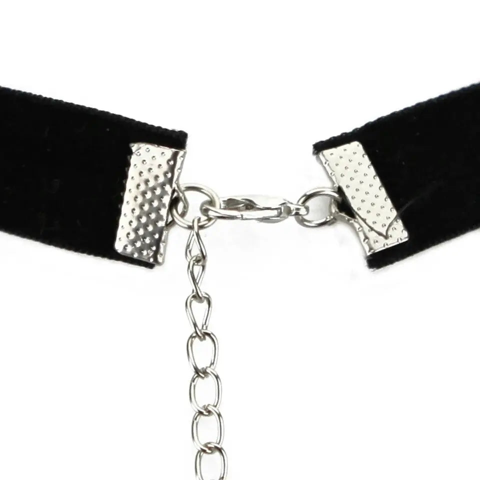 Thin Velvet Choker-2