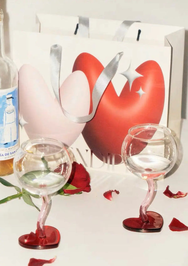 Set of four Memoriex Boutique retro wavy goblets with unique heart-shaped bases in a luxury gift box.