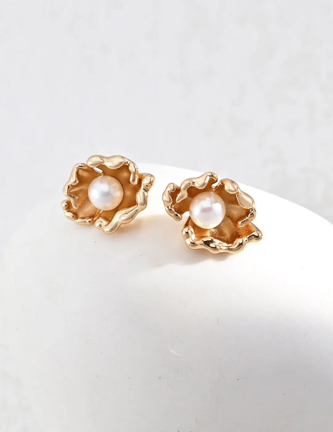 Wave Design Pearl Earrings-1