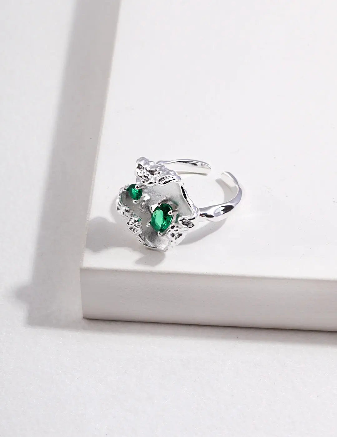 Wave Emerald Zircon Ring-1