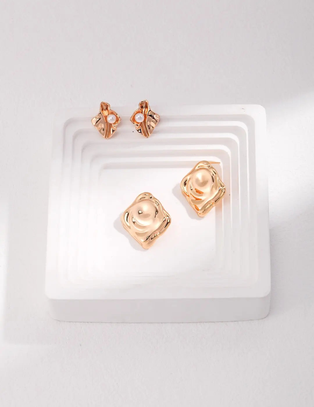 Wave Geometric Pearl Stud Earrings-2