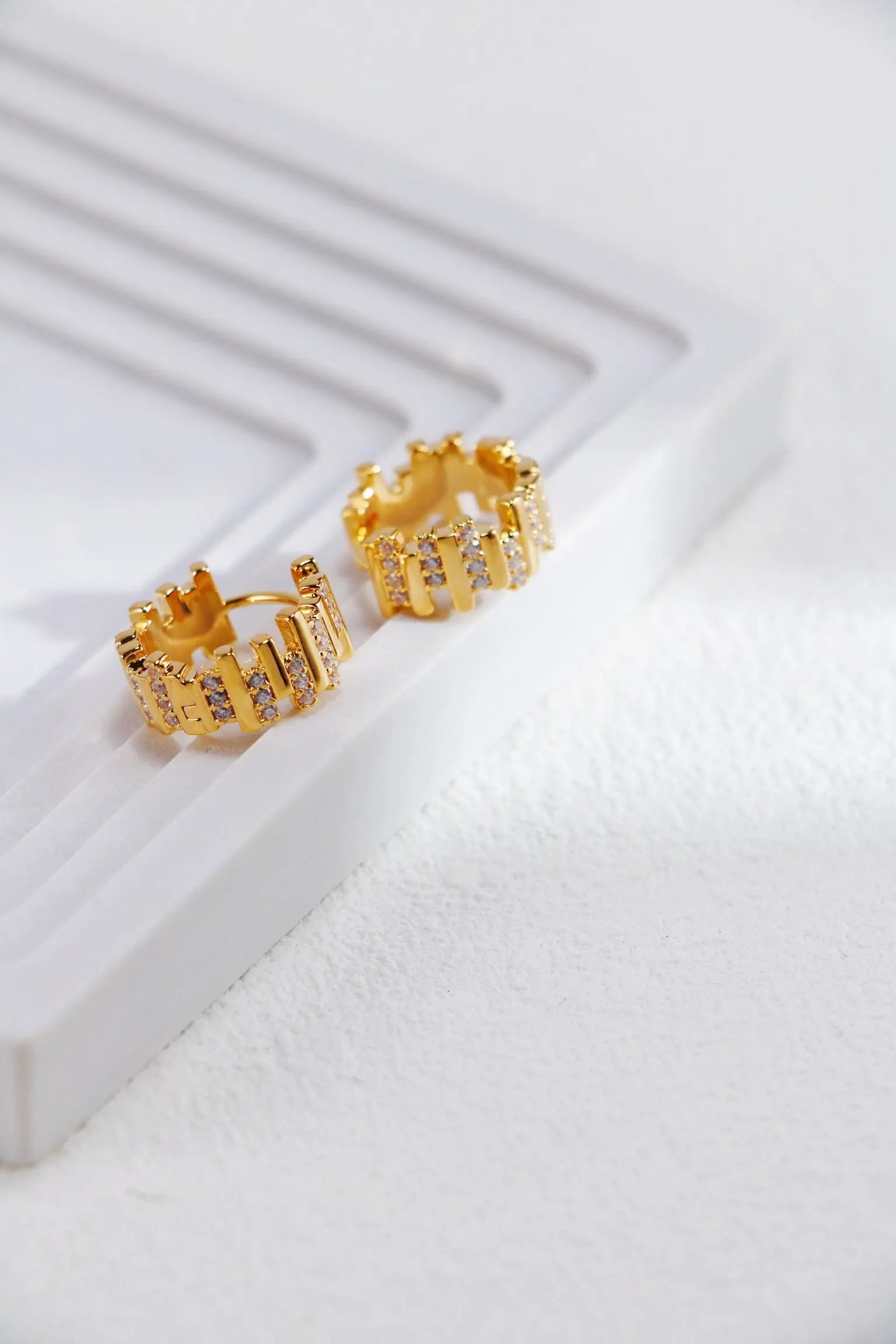 Wave Zircon Hoop Huggie Earrings - Memoriex