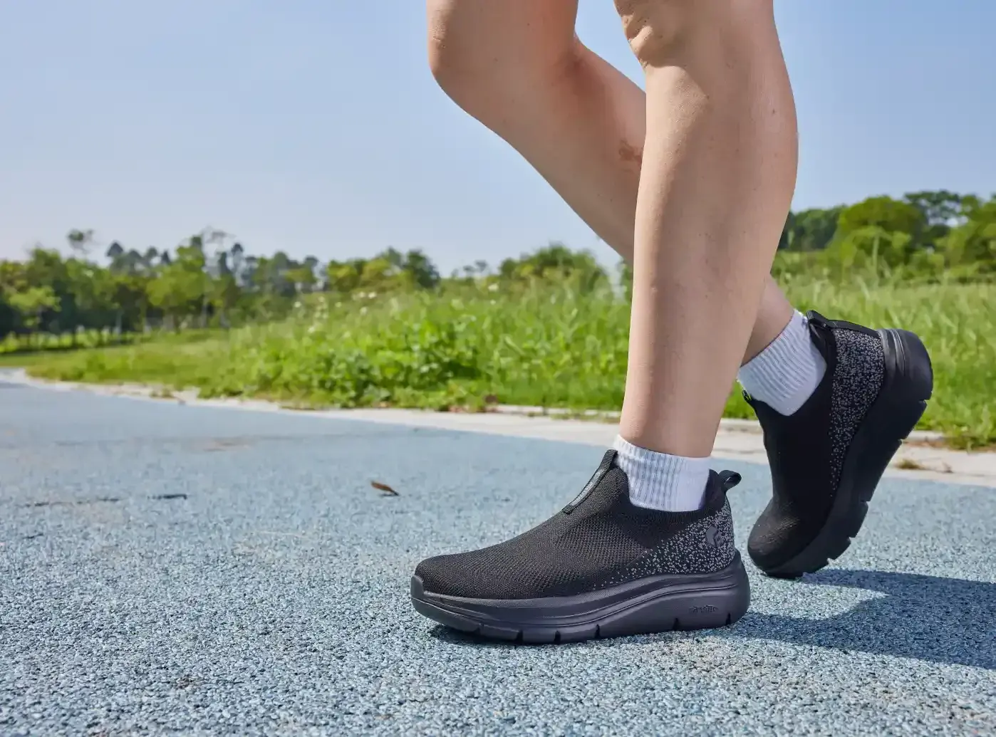 Women's Cloud Wanderer Slip-On V12-18