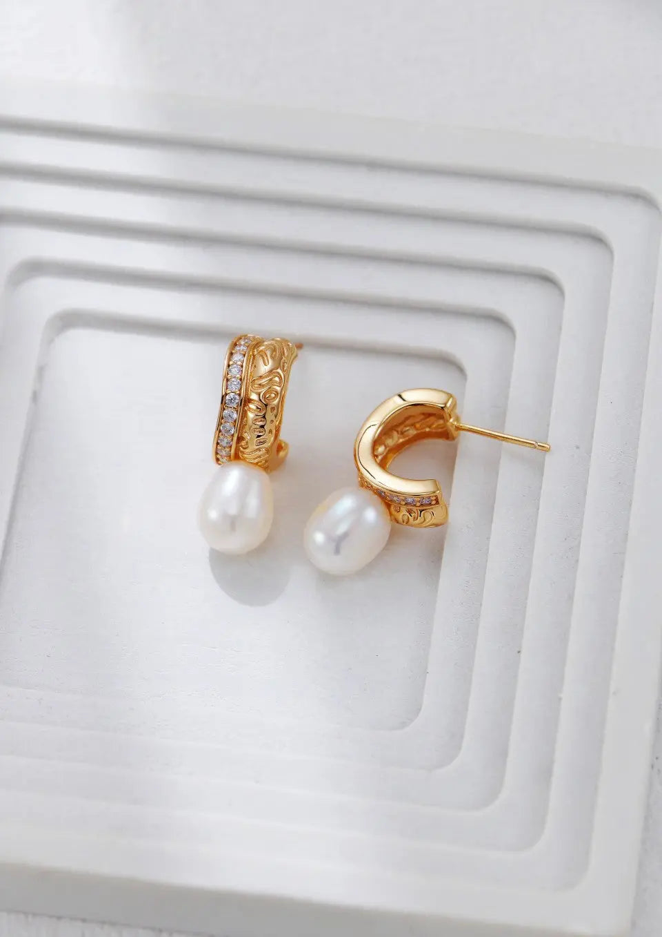 Zircon Set C-shaped Pearl Earrings - Memoriex 