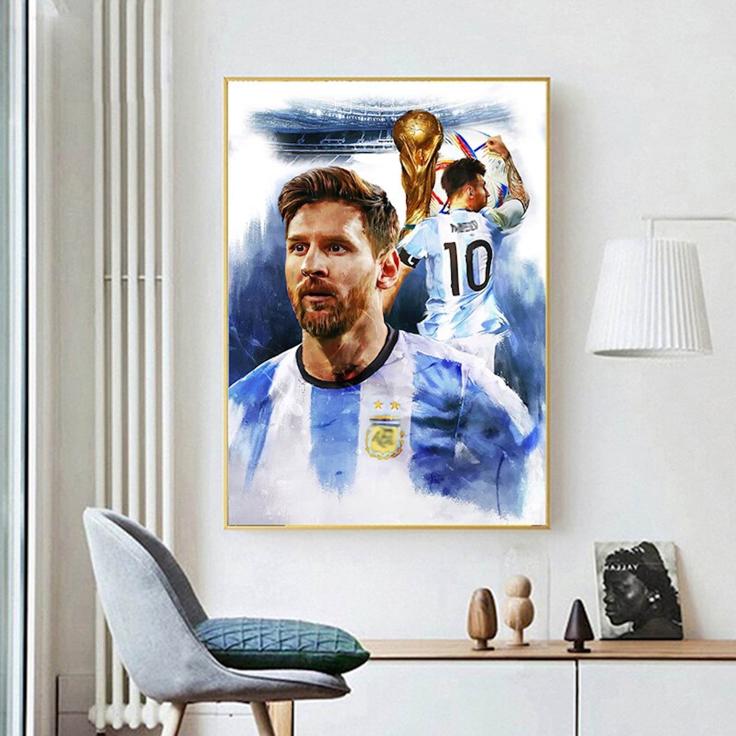 Poster Fußball Messi mit Sieger Pokal Weltmeisterschaft 2022 in Qatar mit Argentinien als Deko Print ohne Rahmen-0