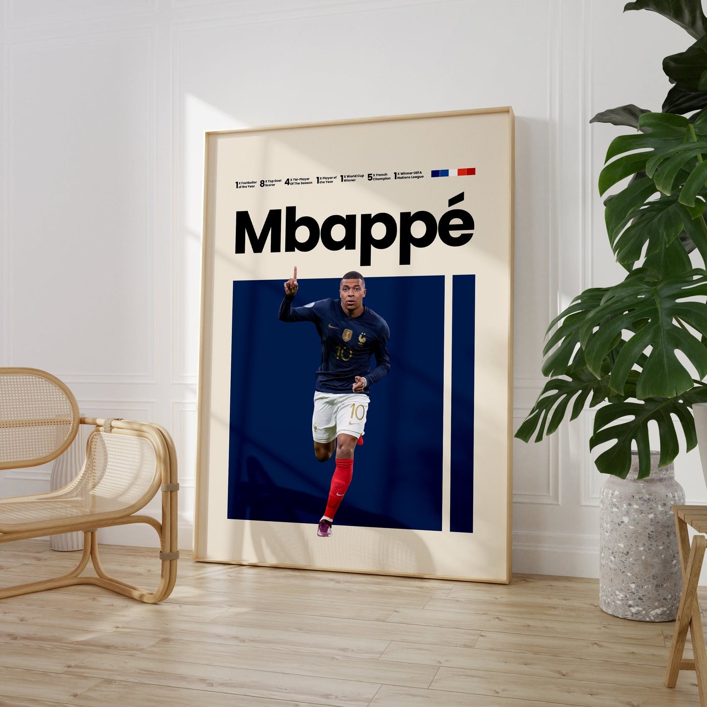 Mbappe Poster Fußball Minimalistisch I Mid Century Modern I Wanddeko I WM Kunst I Frankreich Trikot I Kunstdruck ohne Rahmen-0