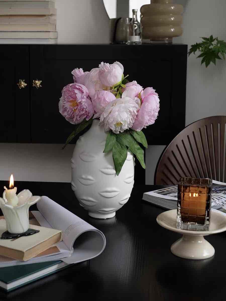 Lip Vase - Modern Abstract Decorative Ceramic Flower Centerpiece Vase-1