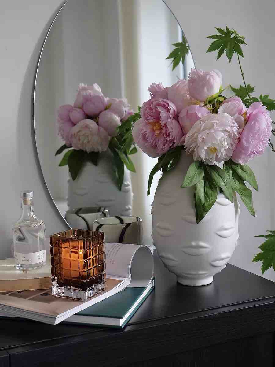 Lip Vase - Modern Abstract Decorative Ceramic Flower Centerpiece Vase-4